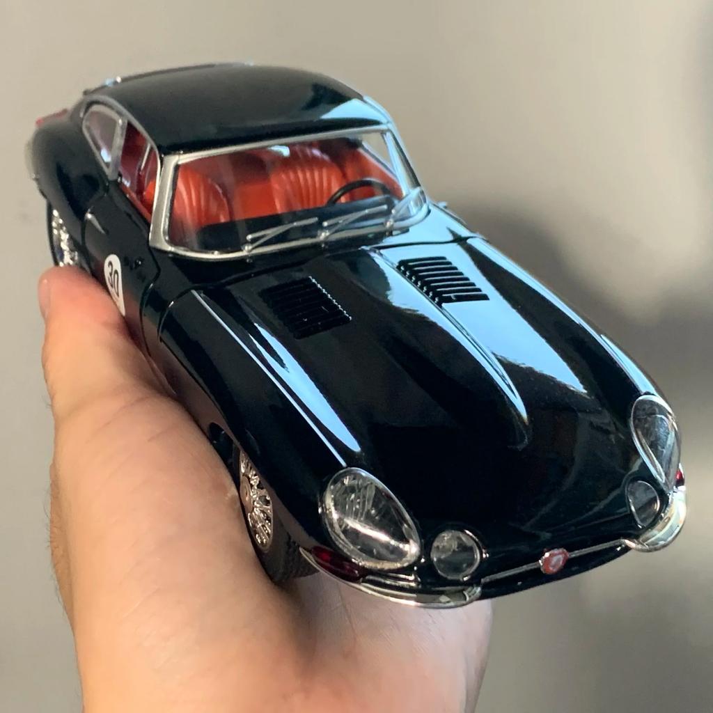 1/24 Jaguar E-Type Dekorative Ornamente Diecast Legierungsmodellauto Ideale Computer-Schreibtisch-Ornamente & Auto-Mittelkonsolen-Ornamente