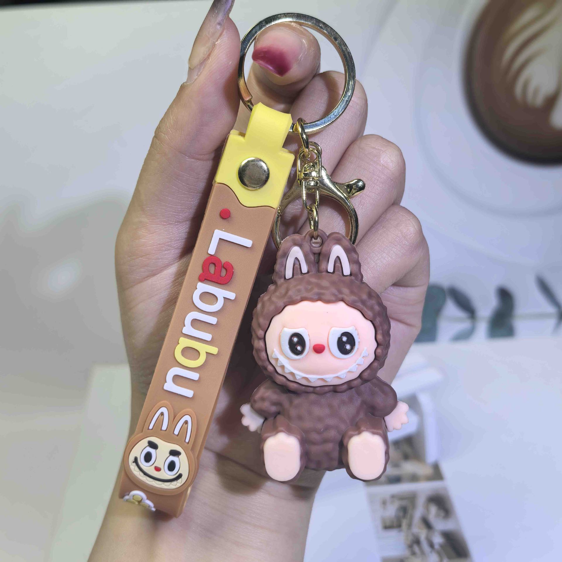 

Сидящая кукла Лабу Брелок ПВХ Украшения для телефона Подвески для сумки Брелок для автомобиля Рождественские подарки 1 шт.