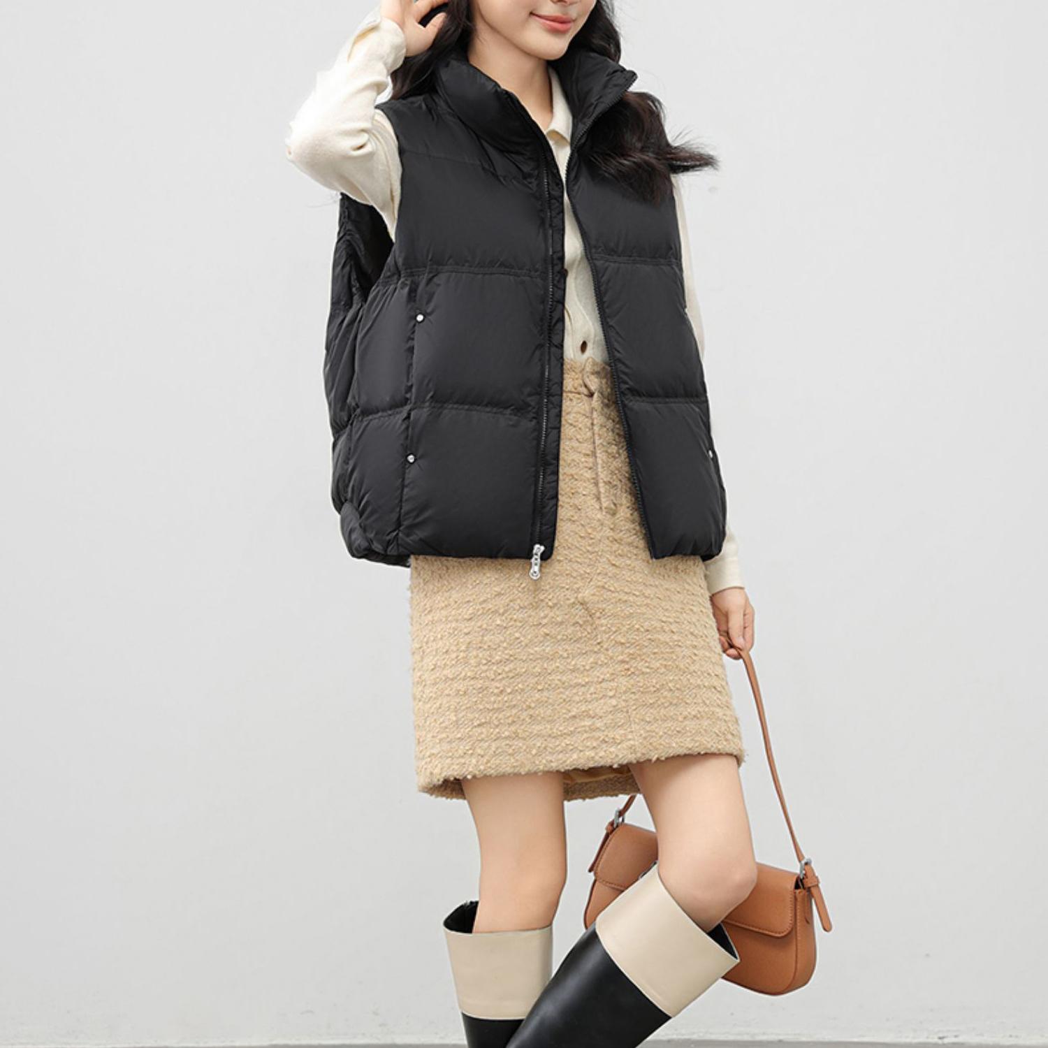 Женская легкая термокуртка без рукавов с воротником-стойкой — фото 13