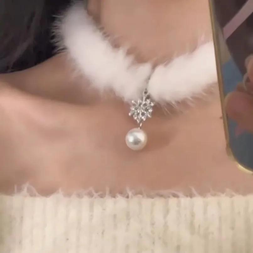 Christmas Winter Cute Sweet Feather Plush Snowflake Pearl Choker Necklace for Women Chirstmas Party Choker Necklace Jewelry Gift