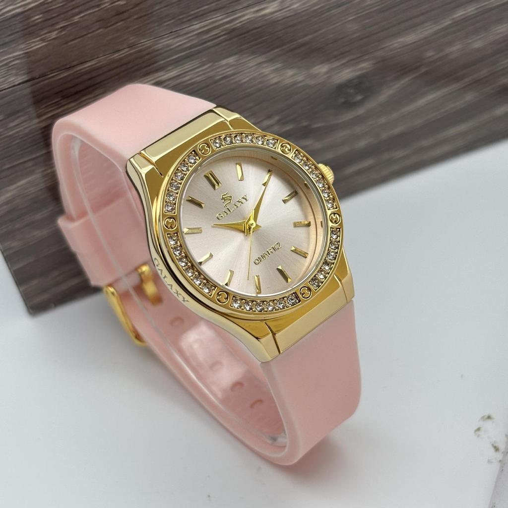 Elegant Men's Round Black Watch with Diamonds