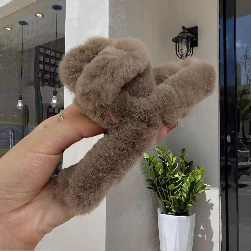 Plush Fluffy Large Claw Hair Clip for Women - High-End Shark Clip Hair Accessory
