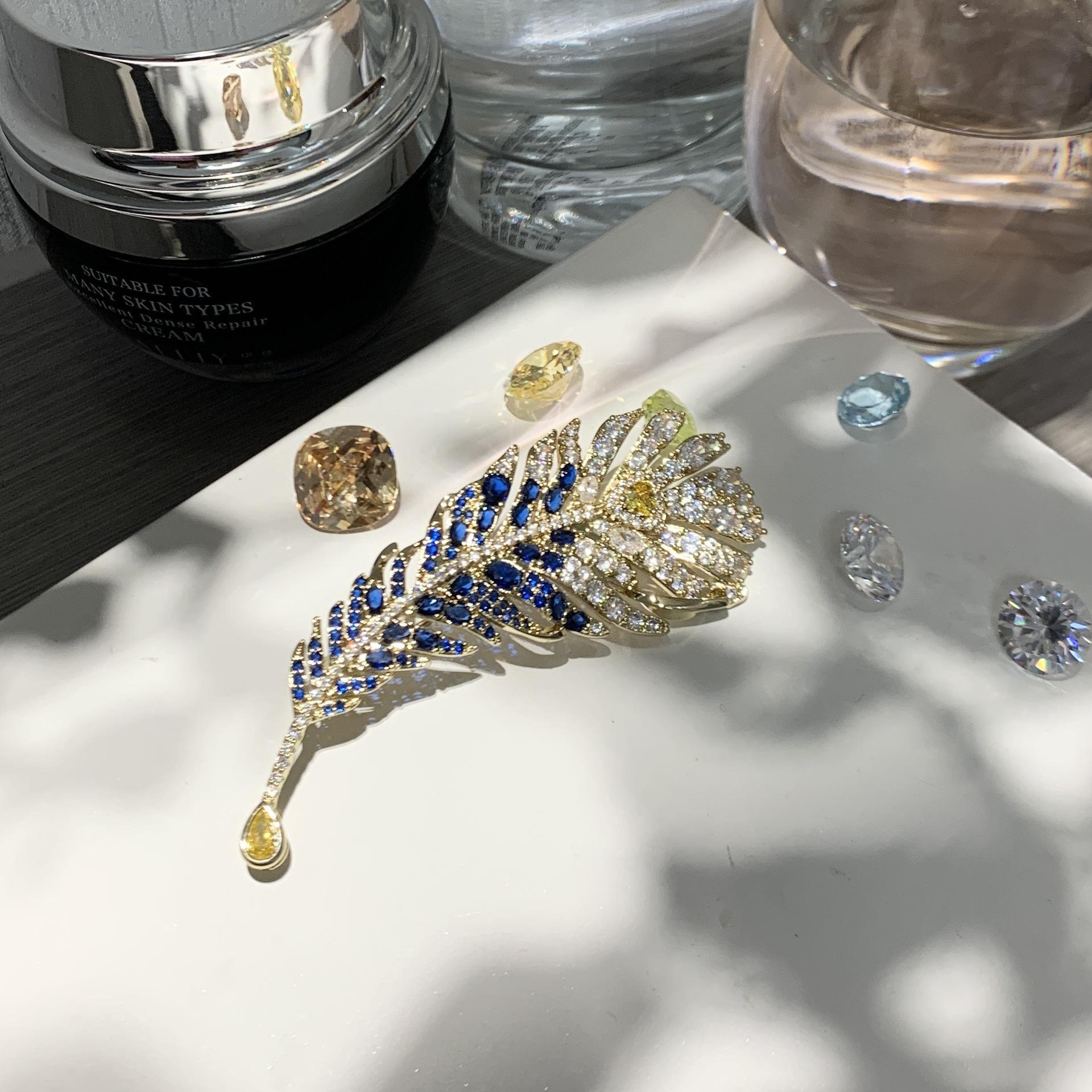 Bo Xin Yun Elegant Zirconia Feather Brooch - Gold Leaf Lapel Pin Corsage Gift