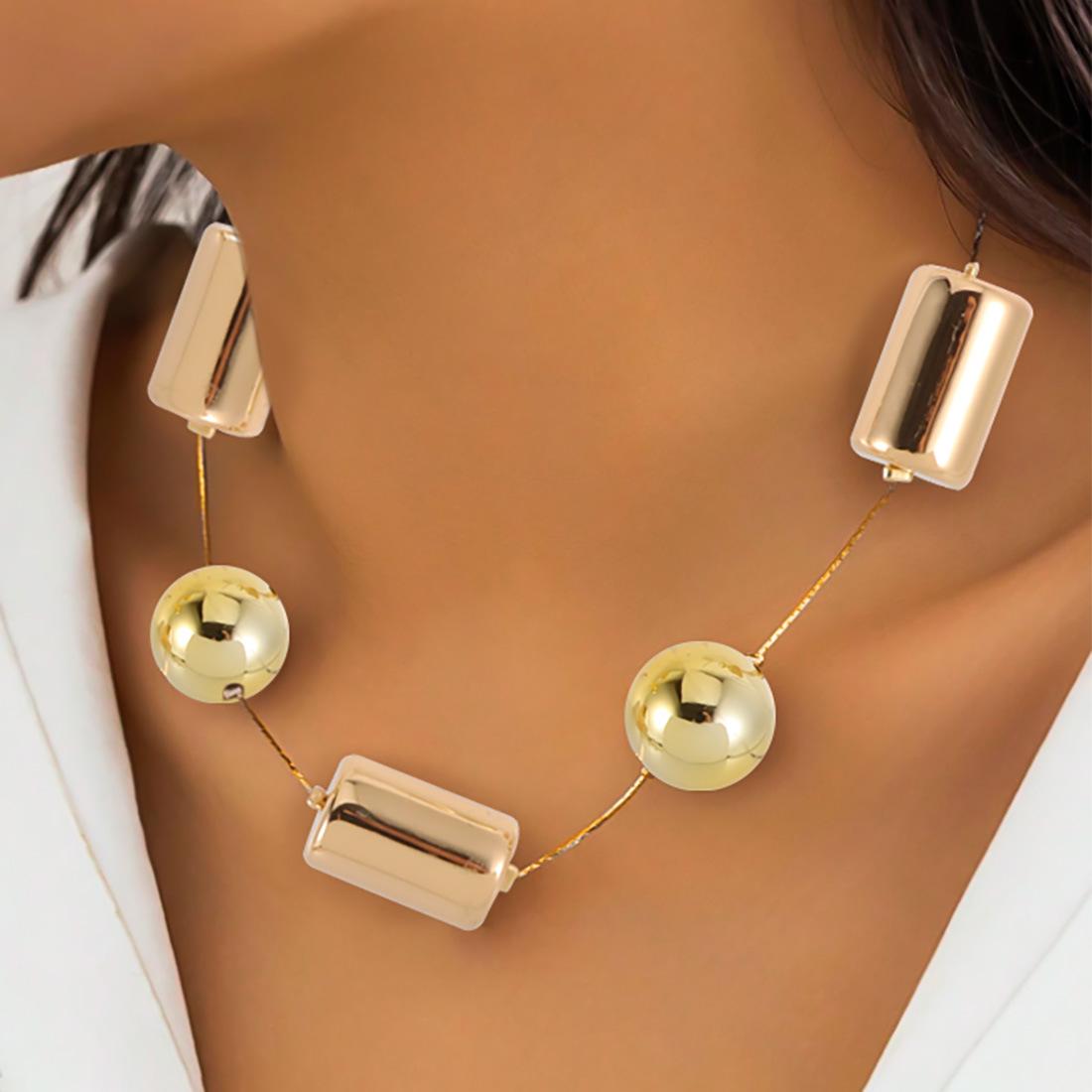 

Simple geometric large bead necklace золотий