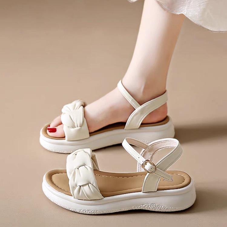 

Fairy style sandals female outer wear 2025 summer new flat bottom comfortable student soft bottom small versatile skirt 40