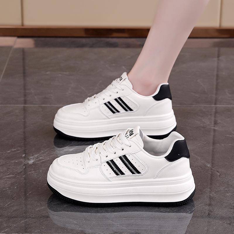 Małe białe buty damskie studenckie wersja koreańska na platformie codzienne buty damskie 2025 wiosna i jesień nowe wszechstronne modne buty na platformie damskie NK-872