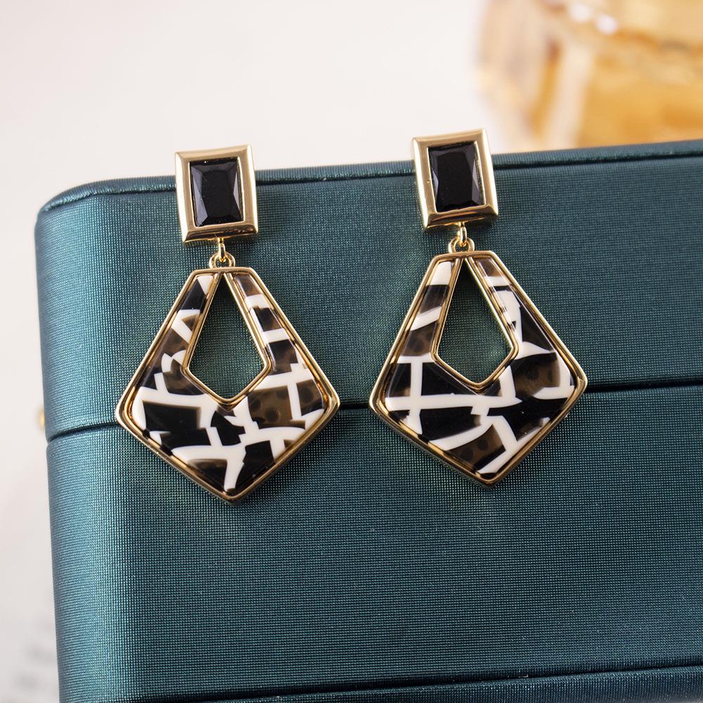 Elegant Black Diamond Silver Needle Earrings: High-End, Fashionable, Versatile Luxury