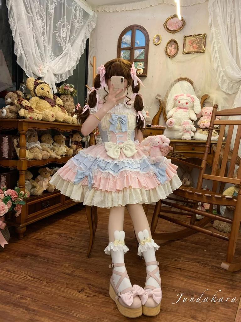 Jundakara Stufen-JSK Latzrock mit Spitze Traumhaft und Niedlich Süßes Lolita-Kleid für Lolita-Studenten Leichtes Band, Schnürung, Rüschen, Einsätze. Frauen.