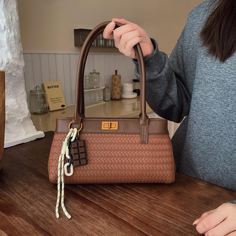 Woven handbag bag women's 2025 autumn and winter new trendy fashion shoulder messenger bag retro commuter armpit bag