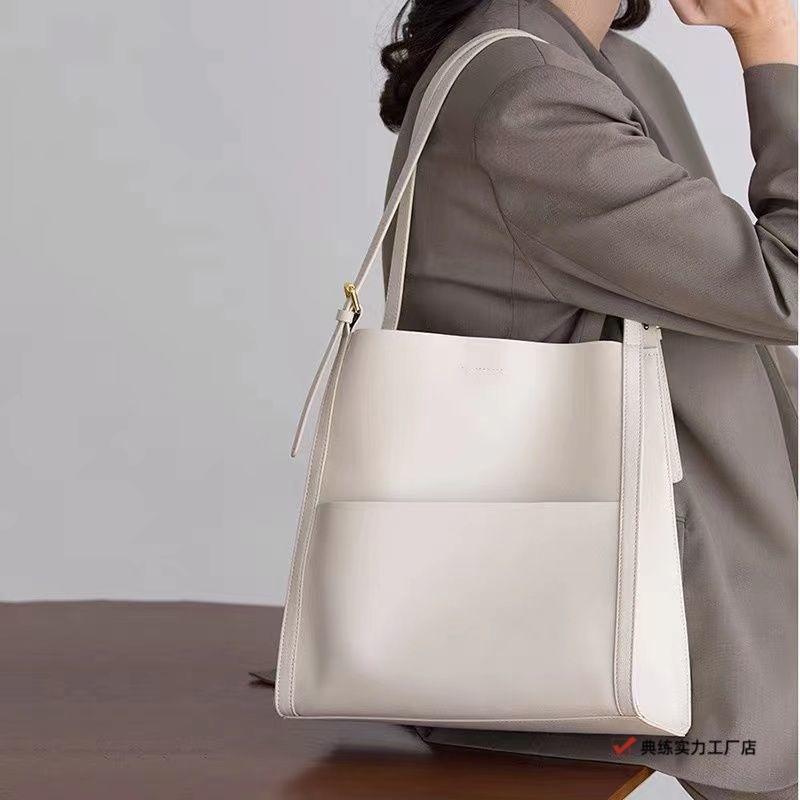 Korean Version Retro Shoulder Bag Large Capacity New Trendy Class Commuter Bag Women's High Sense Armpit Bag Big Bag