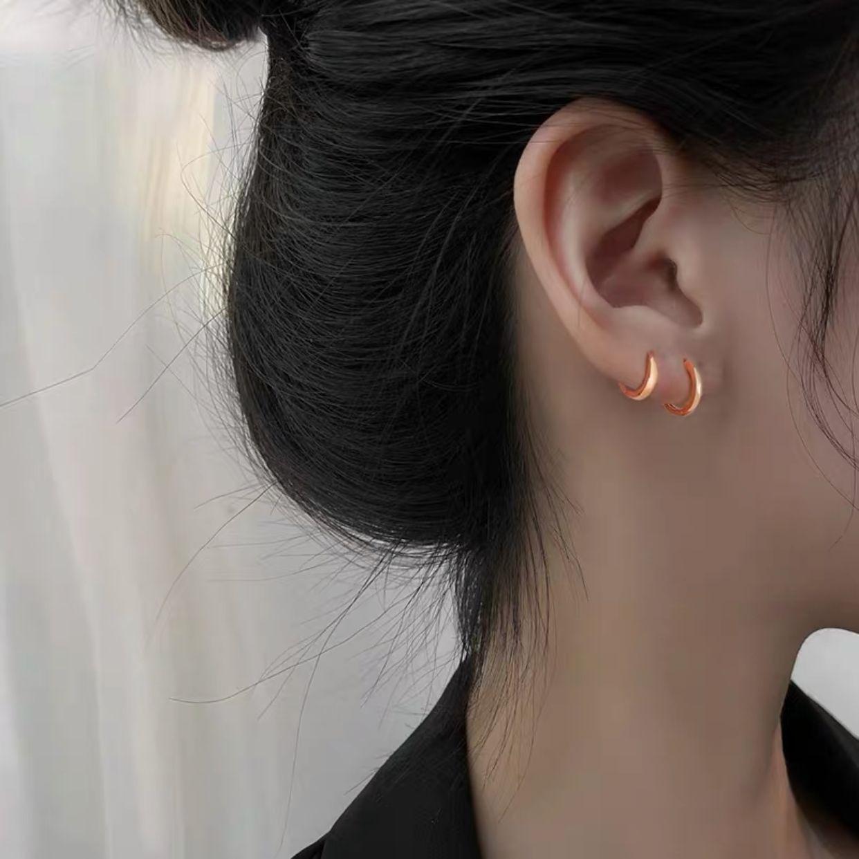 

Small Aperture Stud Earrings for Women, Featuring Luxurious and High-end Style, with A Minimalist and Simple Ear Loop Design. 10mm рожевий колір золота