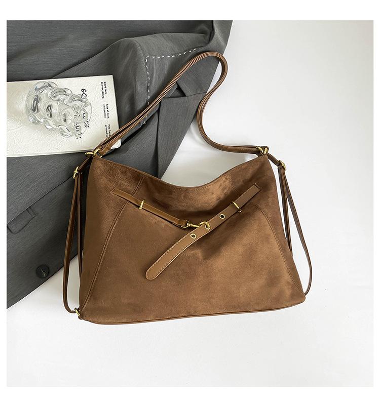 

Casual commuter large-capacity backpack 2025 new women s retro shoulder messenger bag multi-functional tote bag