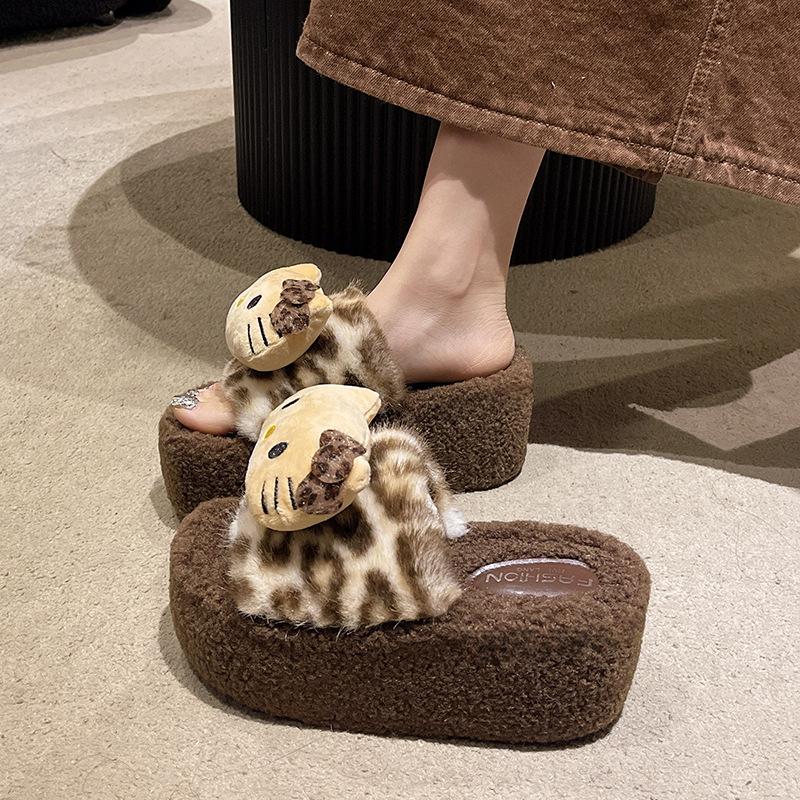 Herbst und Winter 2025 niedliche Kätzchen Baumwollpantoffeln für Damen Zuhause rutschfest Internet-Berühmtheit Mode Leopardenmuster flauschige Pantoffeln Damen Oberbekleidung