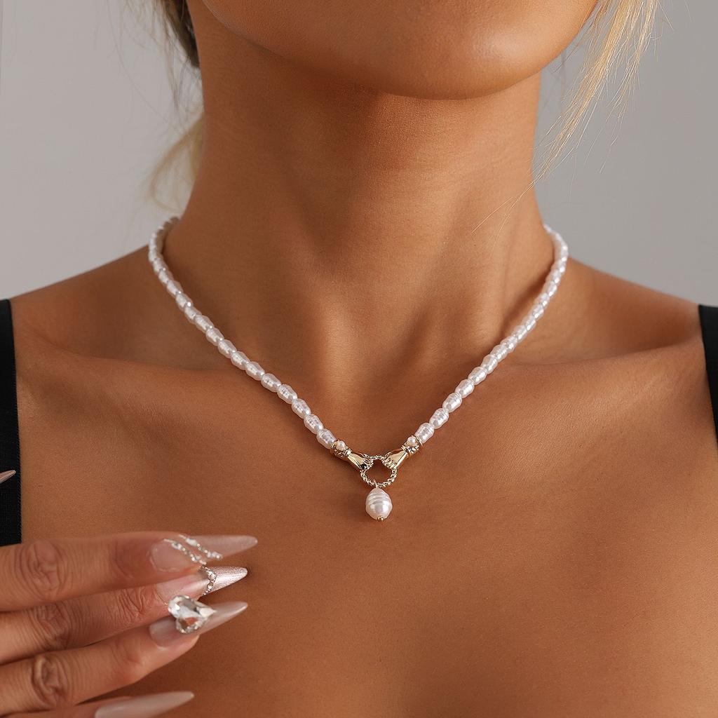 Jewelry Freshwater Pearl Baroque Handmade Beaded Necklace Women'S Handshake Pendant Versatile Necklace Jewelry