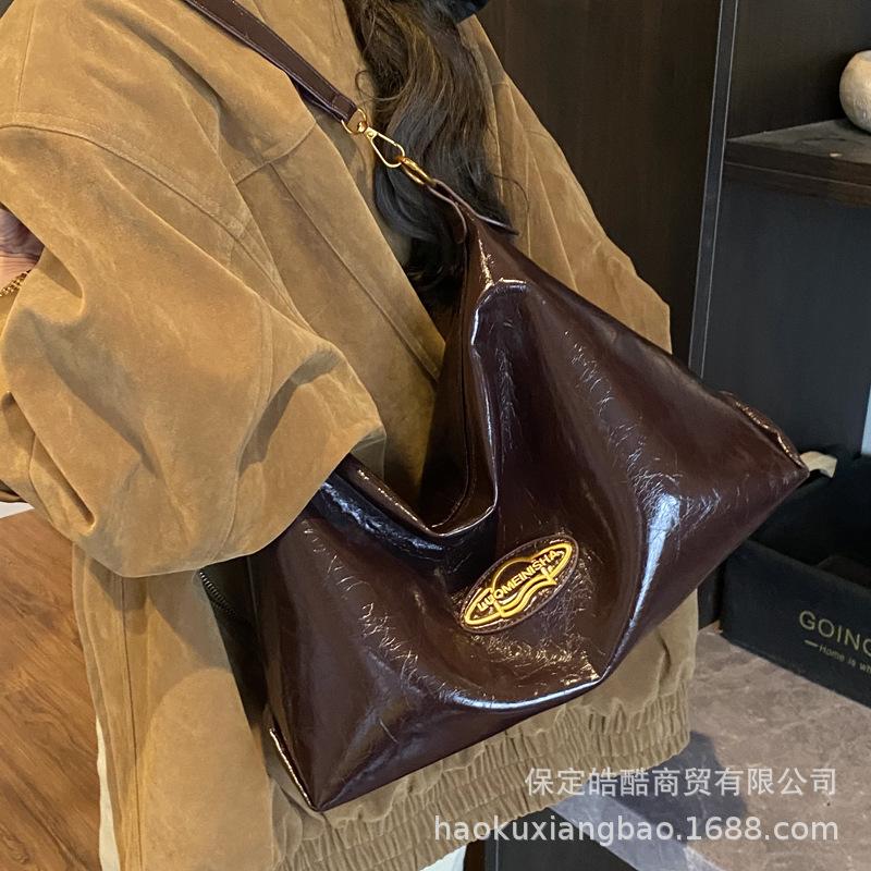 Tote Bag Women's Large Capacity 2025 New Trendy Fashion Simple Retro Design Going Out Commuting Shoulder Bag Messenger Bag