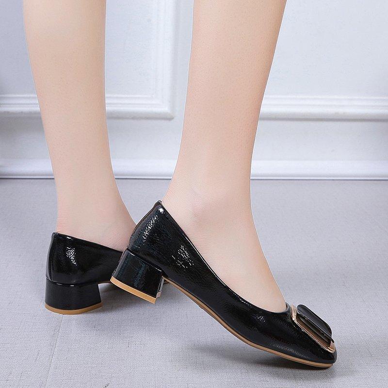 Moda 2024 Czerwone Wygodne Czółenka na Kwadratowym Obcasie na Imprezę Pani Różowa Skóra Stylowe Eleganckie Buty na Obcasie Kobiety Słodkie Czółenka z Okrągłym Noskiem