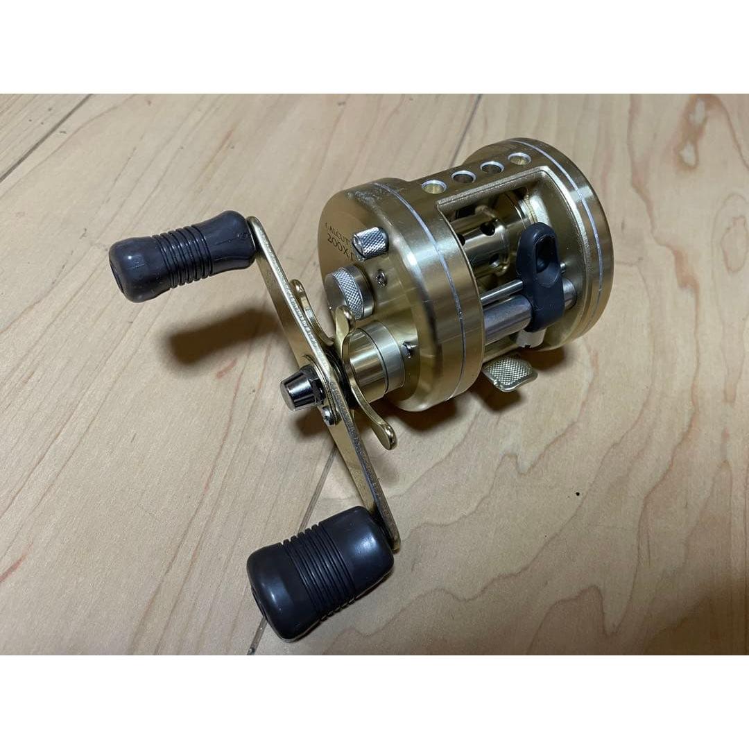 Used Shimano Calcutta 200XT Right Handle CALCUTTA Bait Reel