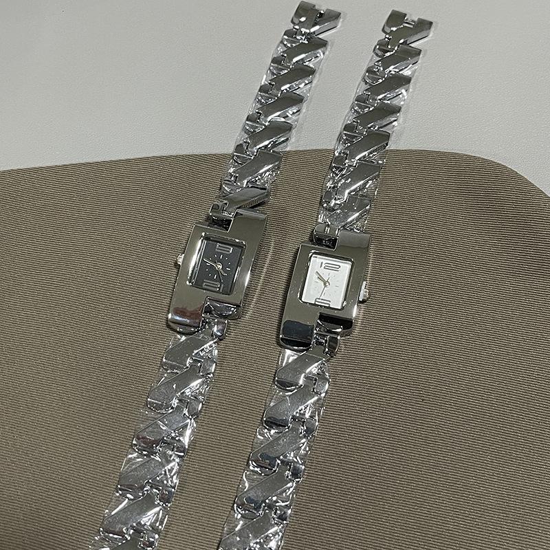 Temperament Fashion Retro Classic Gold Alloy Square Watch Diamond Hollow Bracelet Ladies Watch