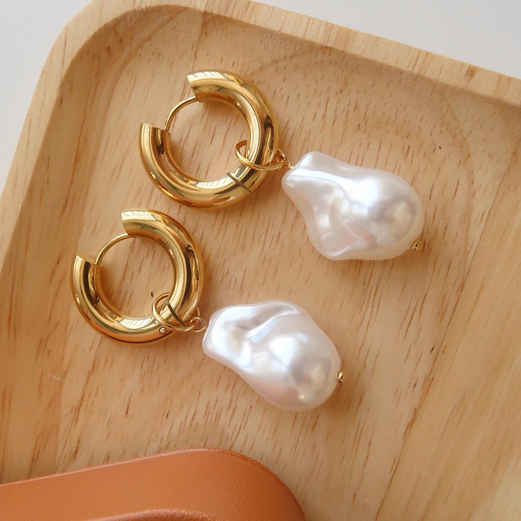 Hypoallergene Designer Barockperlen-Ohrringe Trendige Edelstahl 18 Karat Goldbeschichtete Statement-Creolen Damen