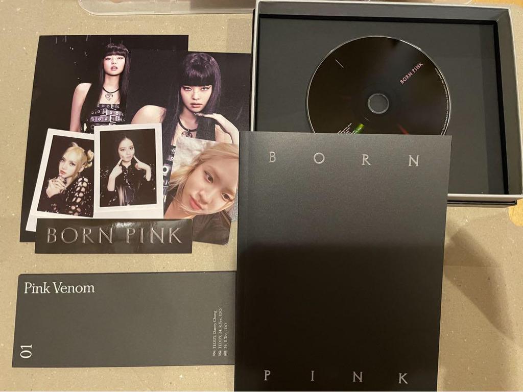 [USED] First edition BLACKPINK album BORNPINK BLACK ver. with trading card