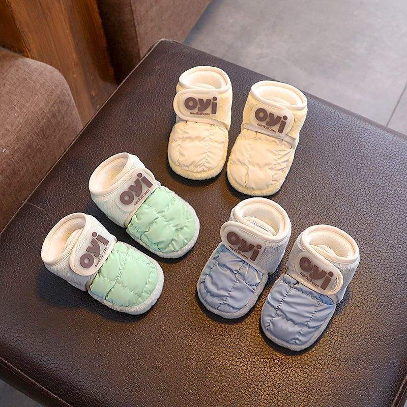 Winterverdickte Neugeborenen-Babyschuhe Babyweiche Gummisohle Kleinkindschuhe warm halten für 3-6-12 Monate, um gestapelte Baumwollschuhe zu verhindern