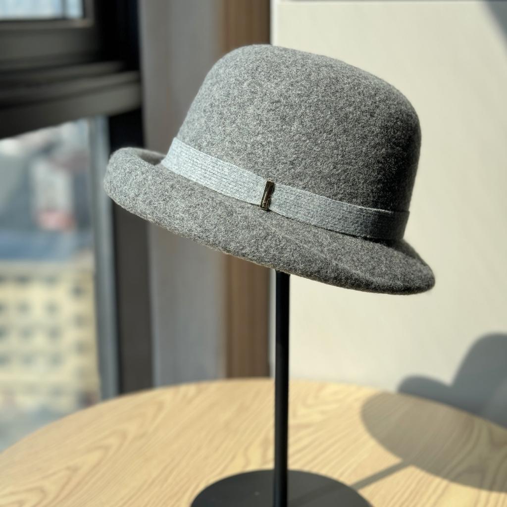 Haut-de-forme en laine pour femmes, rétro français, petit écusson en fer, chapeau de pêcheur, élégant et noble, chapeau de style doré, hiver