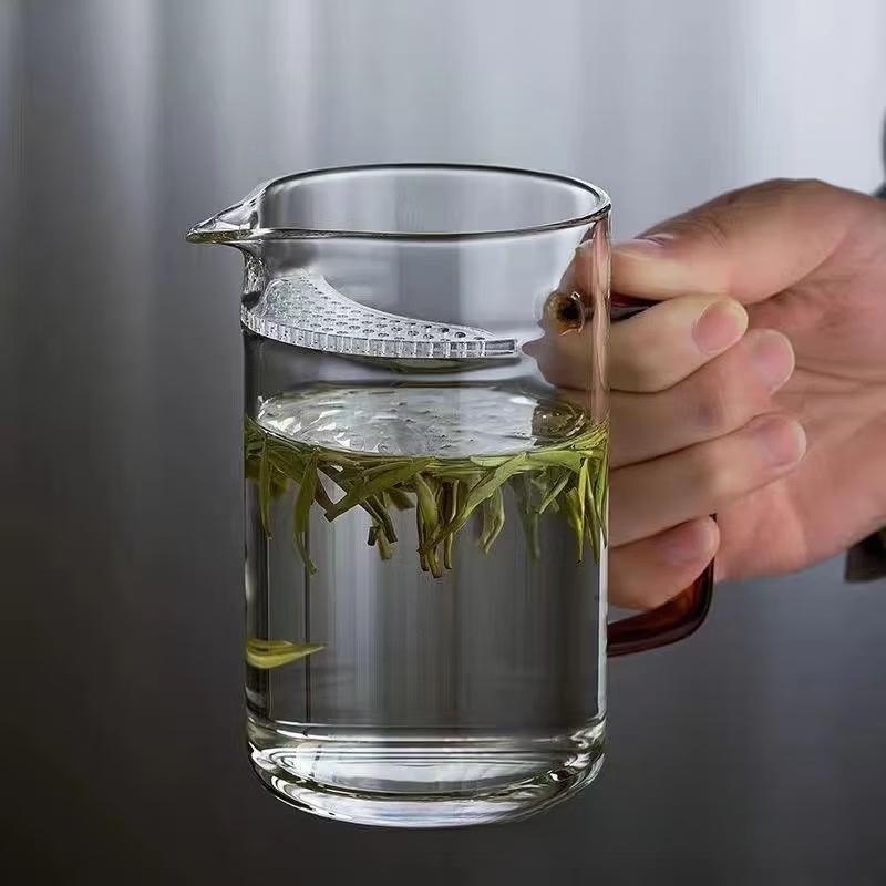 Heat-Resistant Glass Gongdao Bei with Integrated Tea Infuser