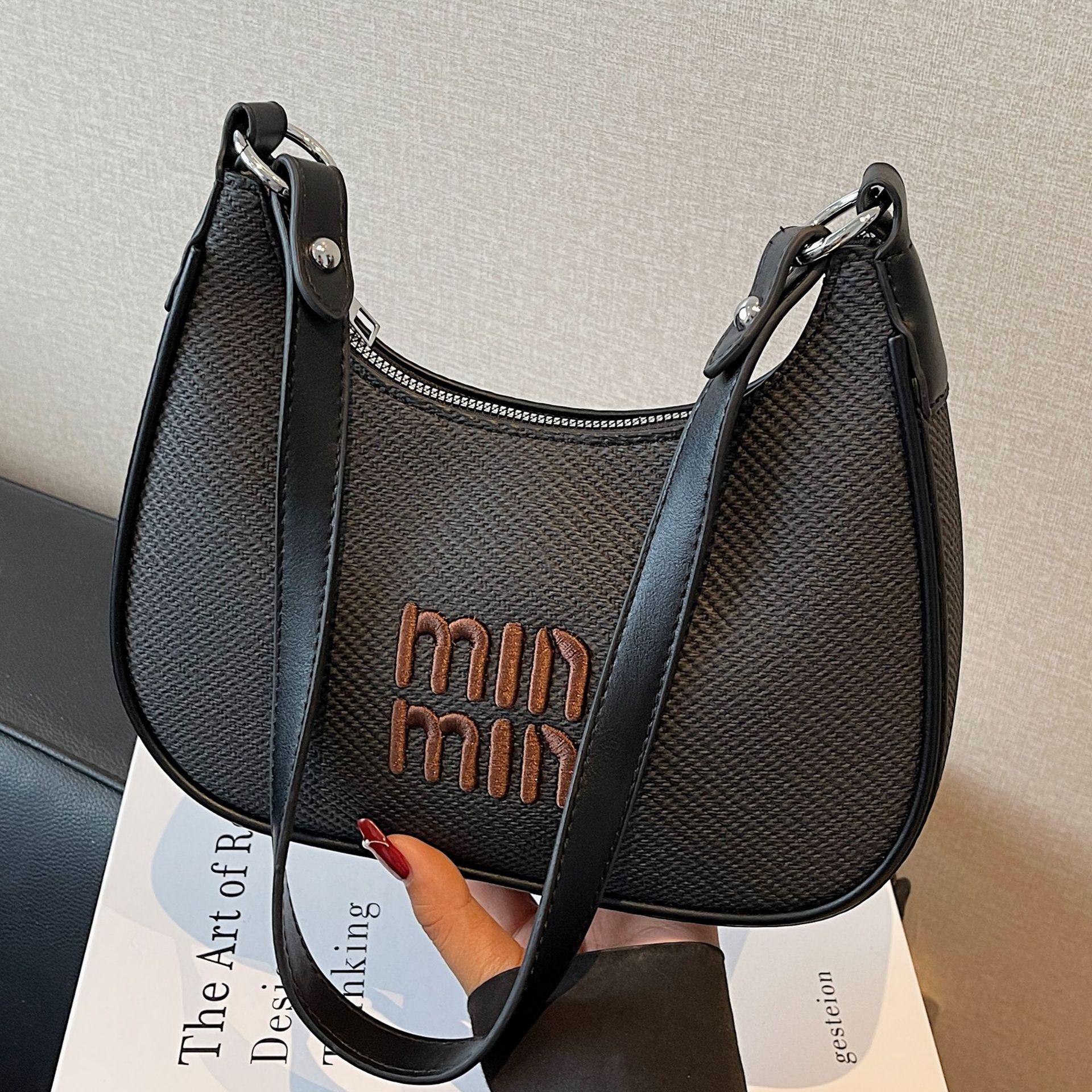 

Индивидуализированная сумка-полумесяц 2025 корейская версия нишевый дизайн новая универсальная наплечная сумка сумка под мышкой модная сумка-мессенджер чёрный