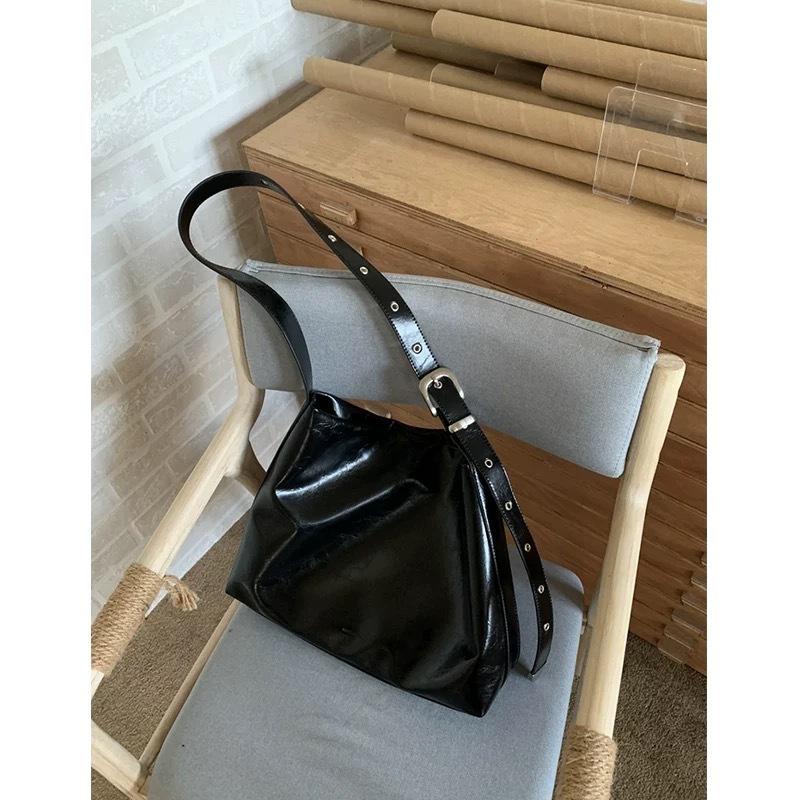 Oil Wax Leather Large-capacity Commuter Tote Bag New Women's Fashion Casual Lazy Wind Single Shoulder Messenger Bag Tide