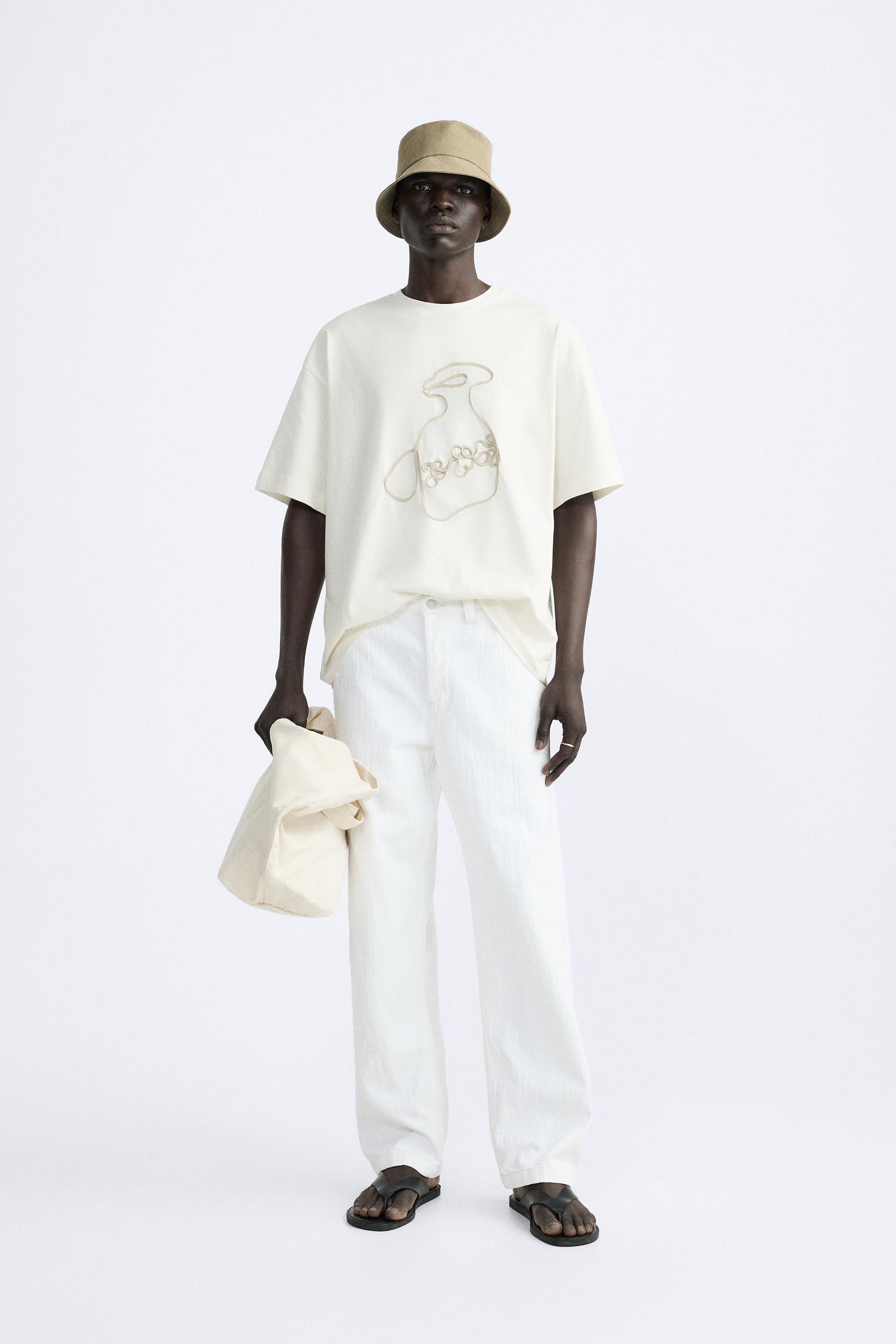 

ФУТБОЛКА С КОНТРАСТНОЙ ВЫШИВКОЙ