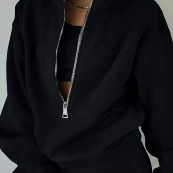 Mode Femme Européenne & Américaine Sweat-shirt Style Japonais: Ensemble deux pièces tricoté en polaire premium de couleur unie, Collection 2023.