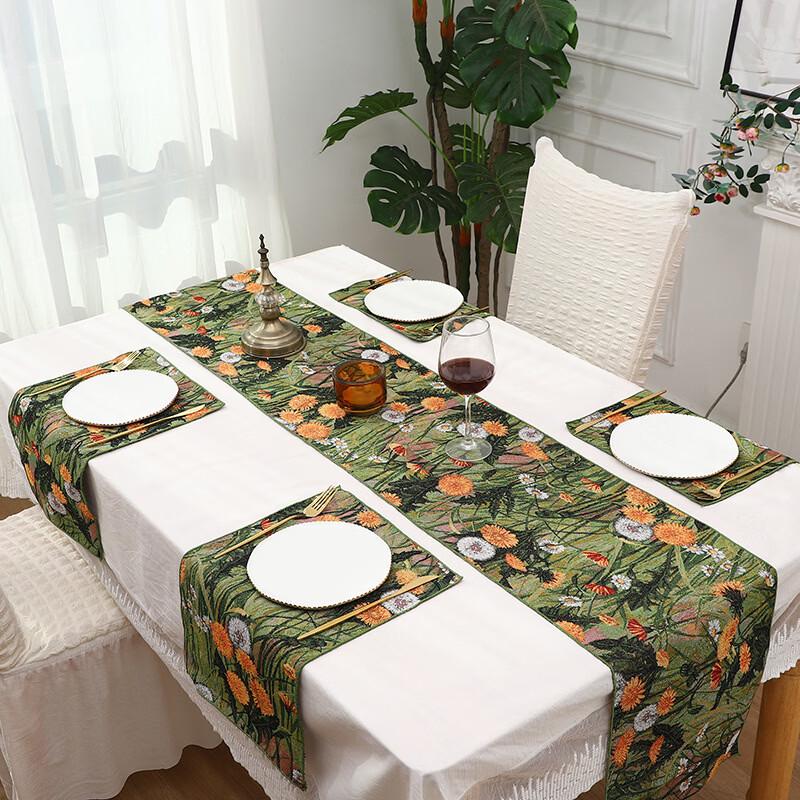 Dearien Pastoral Floral Table Runner