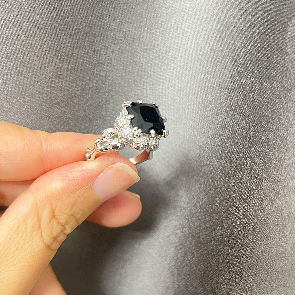 Personality Punk Skull Retro Gothic Style Rings for Wmen Men Halloween Black Zircon Jewellry Women' Black Simple Ring Accession