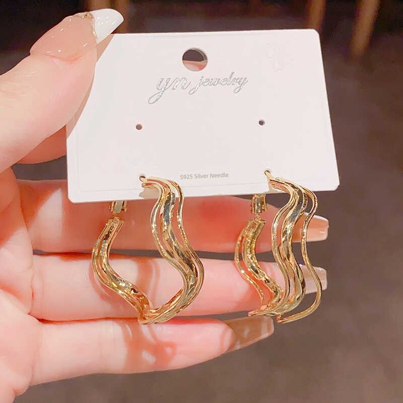Fashion Metal Twisted Wave Earrings South Korea Elegant Unique Design Niche Style Classy Cold Wind Net Red Earrings Gold Twisted Wave Earrings