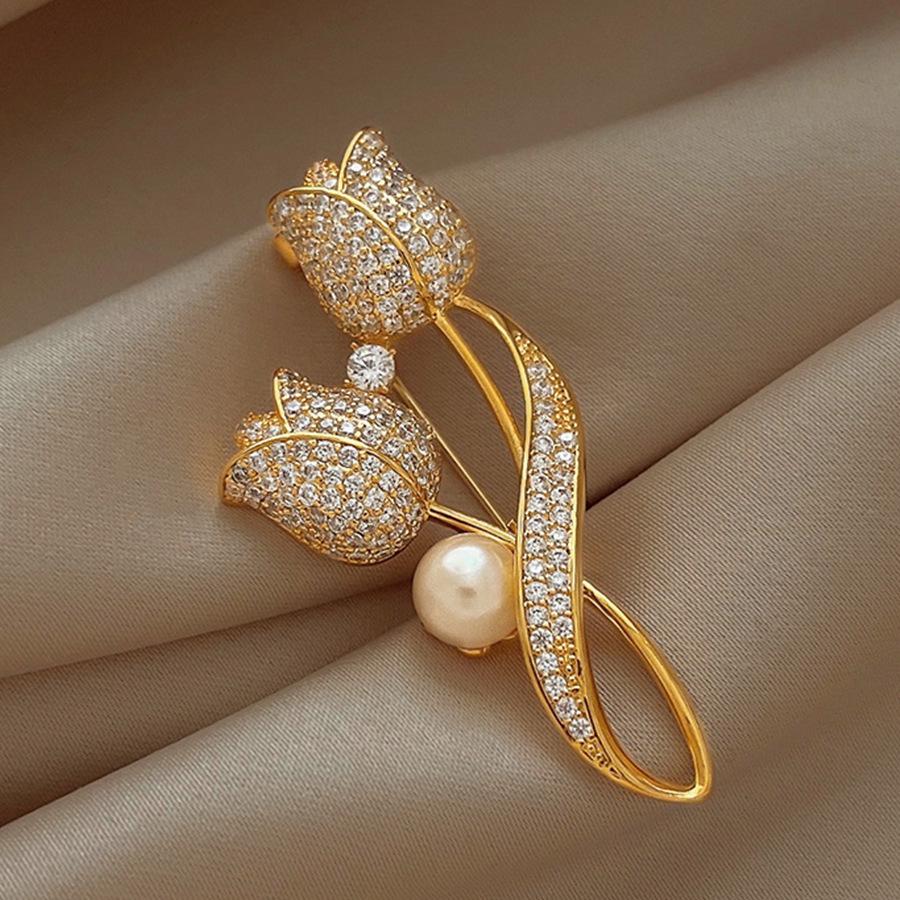 Elegant Pearl Brooch - High-End Minimalist Clothing Accessory
