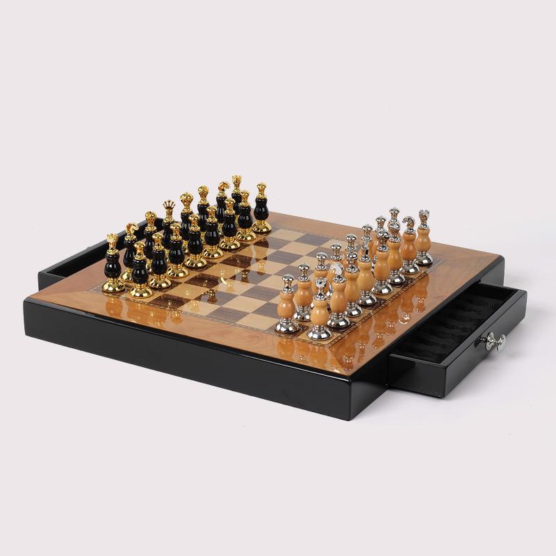 

Wooden Handmade Chess Chessboard Zinc Alloy King Queen Plaid Handicraft Decorative Figurines Room Decoration Accessories 40 40 6CM