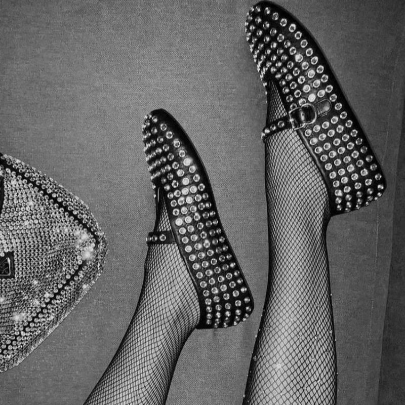 2025 Krystaller Dames Ballett Lolita Sko varsler Flats Vulkaniserte Designer Loafers Diamantbesatte Mary Jane Sko