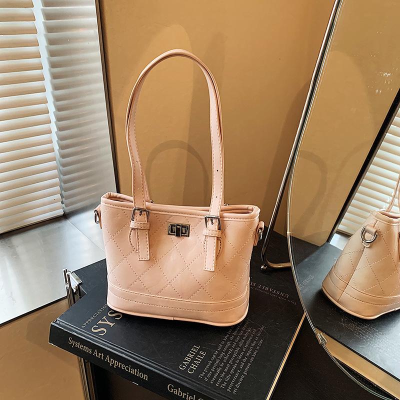 This year's popular bag women's large-capacity 2025 new spring and summer texture rhombus shoulder underarm bag popular bucket bag