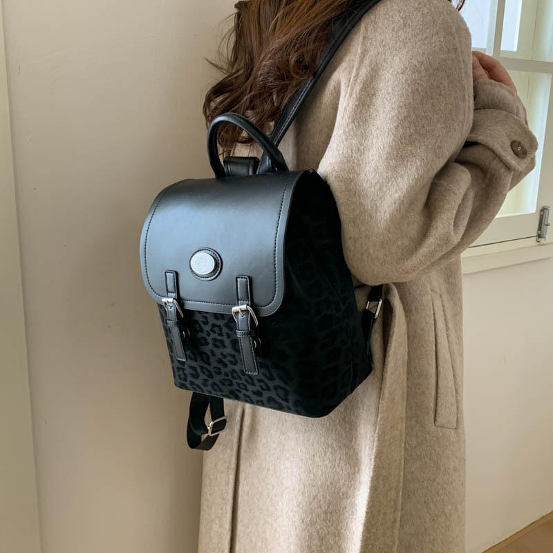 

Premium sense travel backpack women 2025 new autumn and winter schoolbag college students commuting women lightweight travel backpack чёрный