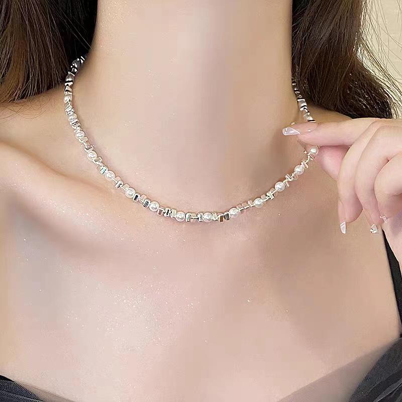 Pearl Trio Silver Necklace: Niche Light Luxury Women's Choker Clavicle Chain.