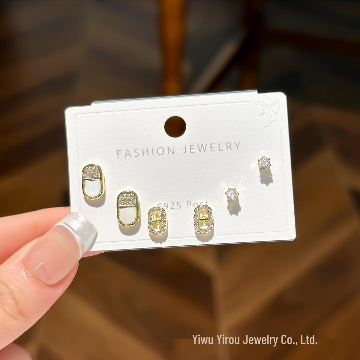 Модные корейские серьги с бриллиантами: Легкая роскошь, маленький колледж-стиль