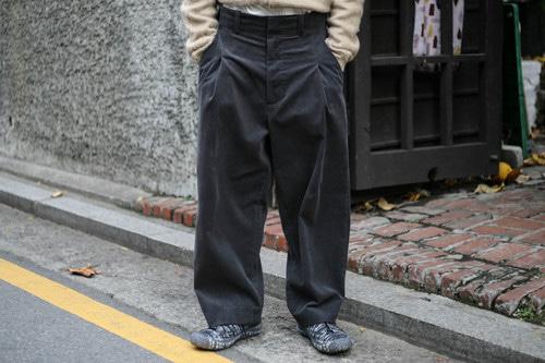 EASE Pleated Pants_Code Charcoal