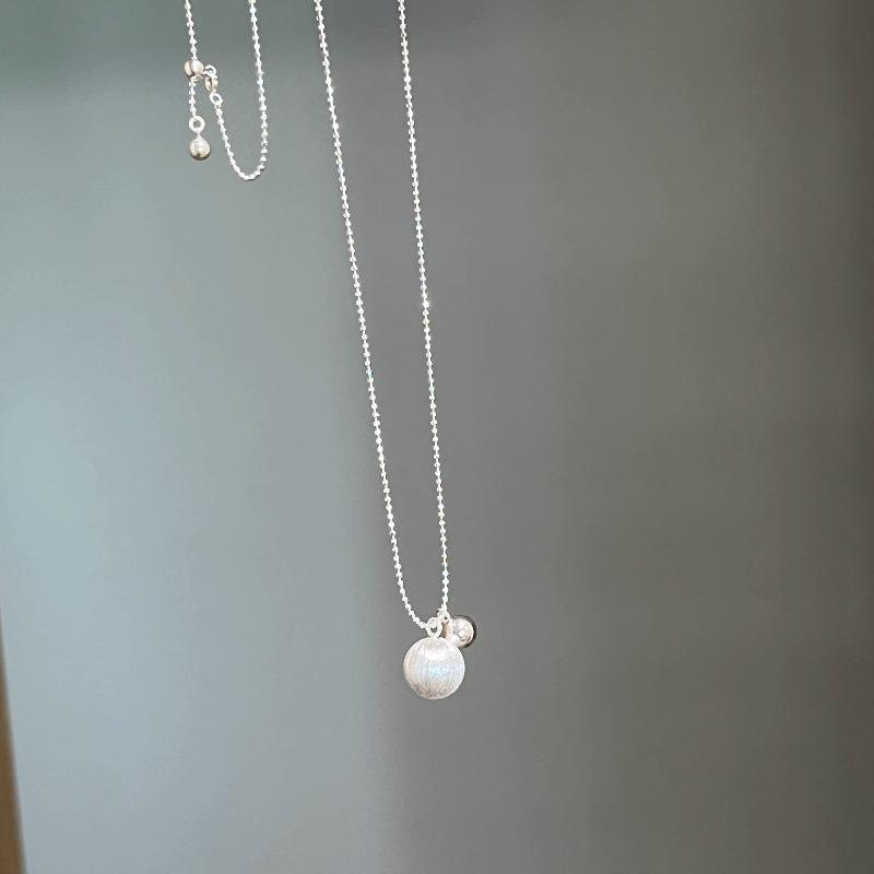 Pure Silver Pullable Long-style Pearl Necklace for Women, in A Cold and Elegant Style, with A Simple Sweater Chain for Pulling.