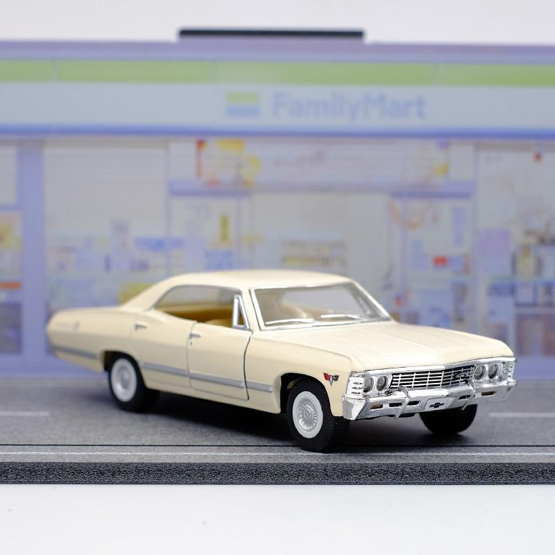 

kinsmart 1967 Chevrolet Impala Сплав Литой Модель Автомобиля 1/43 Игрушка С Инерционным Механизмом Для Детских Подарков Коллекция Игрушек White (No Box)