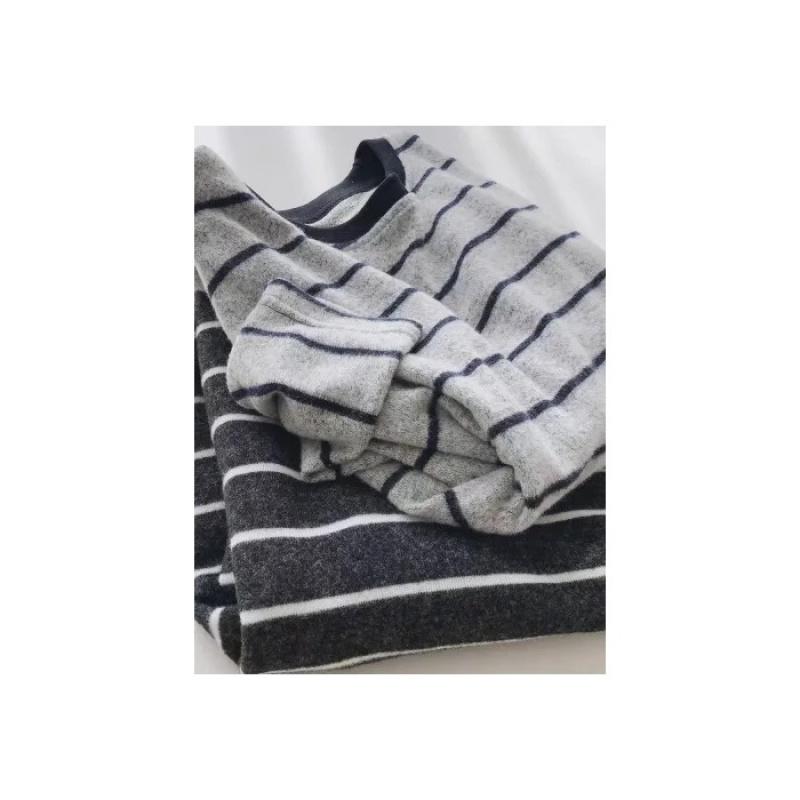 New striped long-sleeve round-neck T-shirt for women, spring and autumn 2026, stylish, loose-fitting, slimming base shirt
