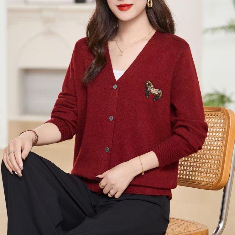 

Mom s 2026 Stylish Knit Sweater: Elegant Base Layer Top for Middle-Aged & Elderly Women - Spring & Autumn Collection 5XL