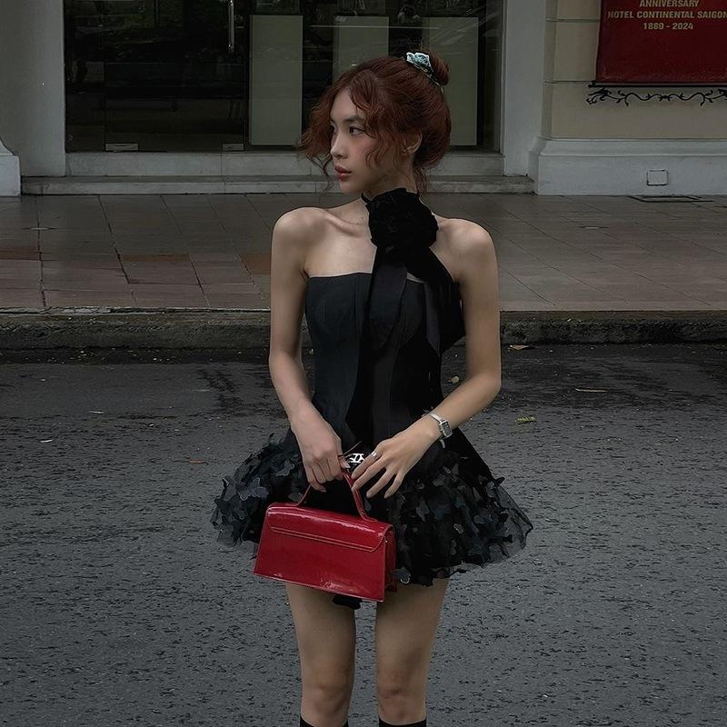 European and American style 2026 autumn and winter new women's clothing solid color slim-fitting high-waisted fashion one-word neck tube top dress wom