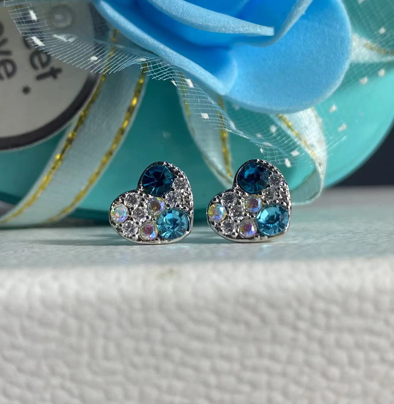 

ins Symphony Diamond-encrusted Love Stud Earrings Simple No Ear Piercings Versatile Fashion Super Flash Ear Bone Stud