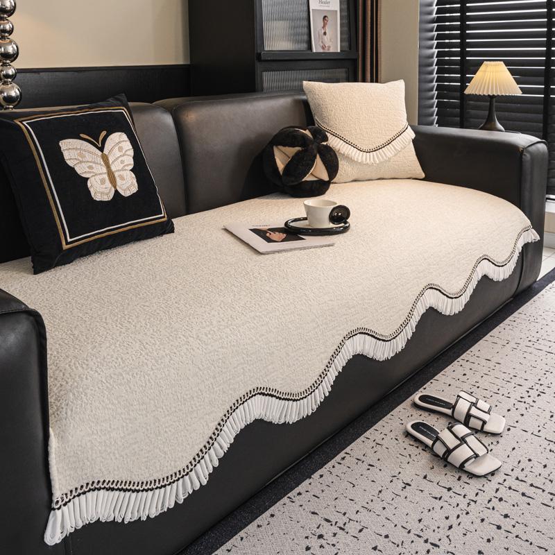 

All Seasons Irregular Teddy Fleece Sofa Cover One-Piece Anti-Slip Retro French Lacework Patchwork Sofa Cushions Mats 90x70cm білий