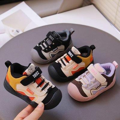 Chaussures pour bébés garçons 2025 automne nouvelles chaussures pour bébés chaussures trésor pour hommes antidérapantes respirantes chaussures trésor fonctionnelles pour femmes camarades de classe